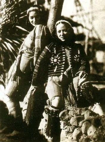 Still from the imperialization-era film _Sayon’s Bell_, starring Li Xianglan; the colonial government adapted the drowning of an Atayal girl into a propaganda film