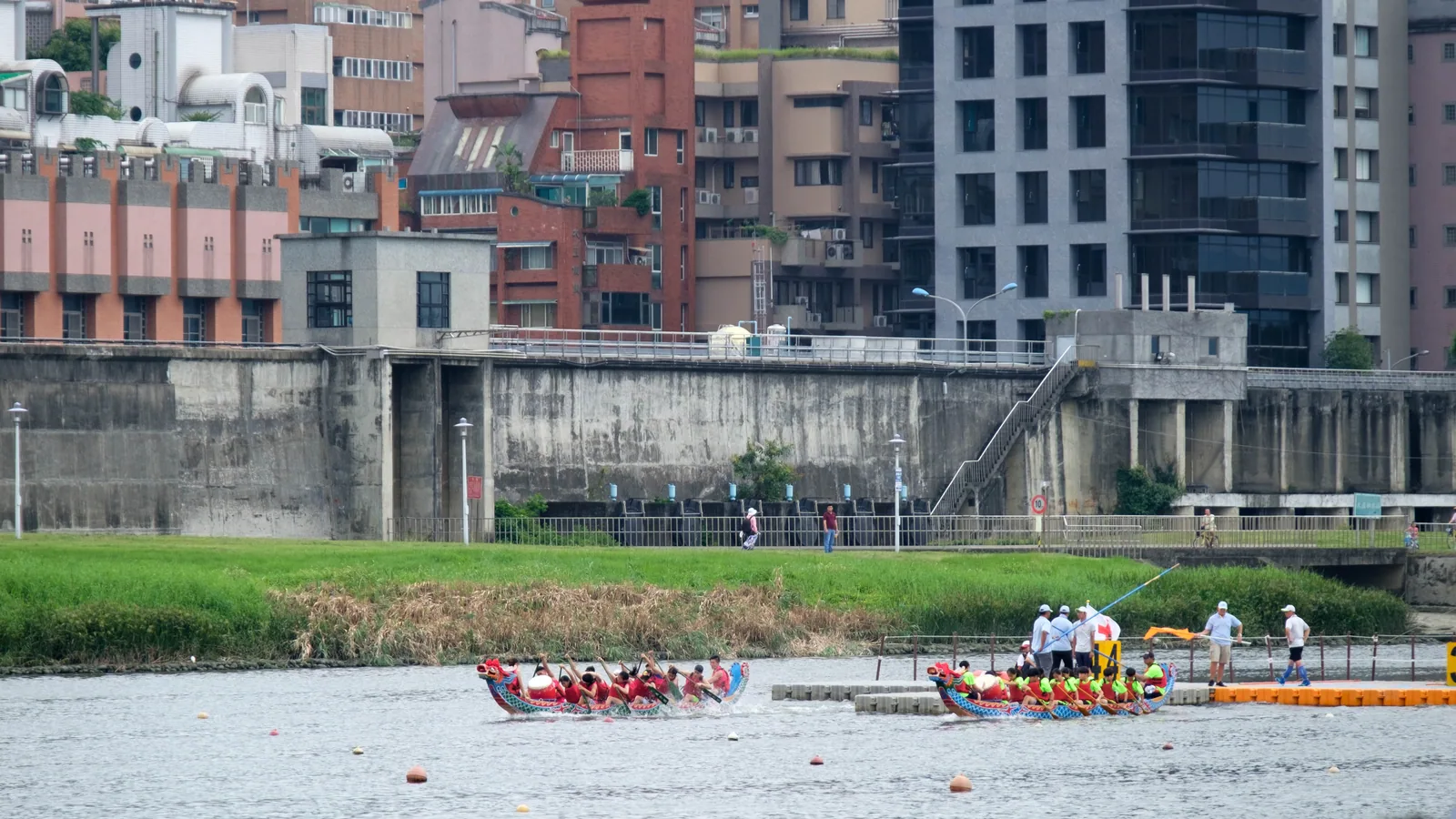 Dragon boat racing at Taipei’s Dajia Riverside Park in 2017