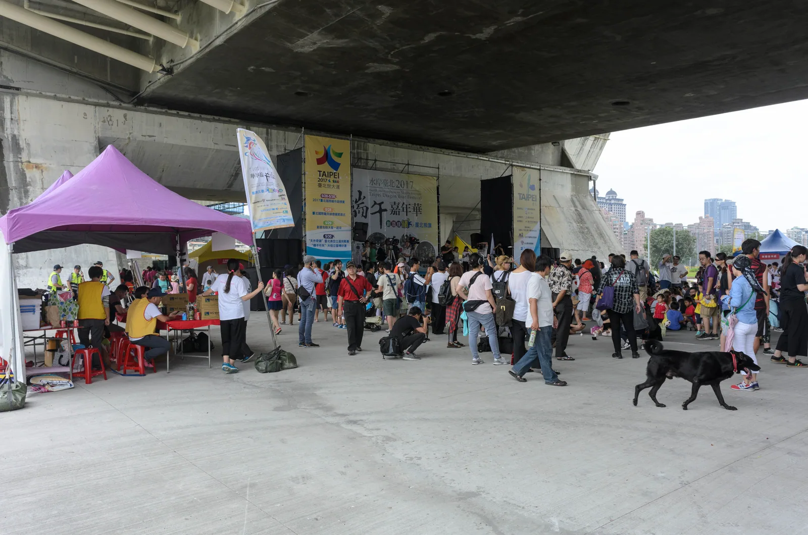 Egg-balancing event at the 2017 Taipei Dragon Boat Festival