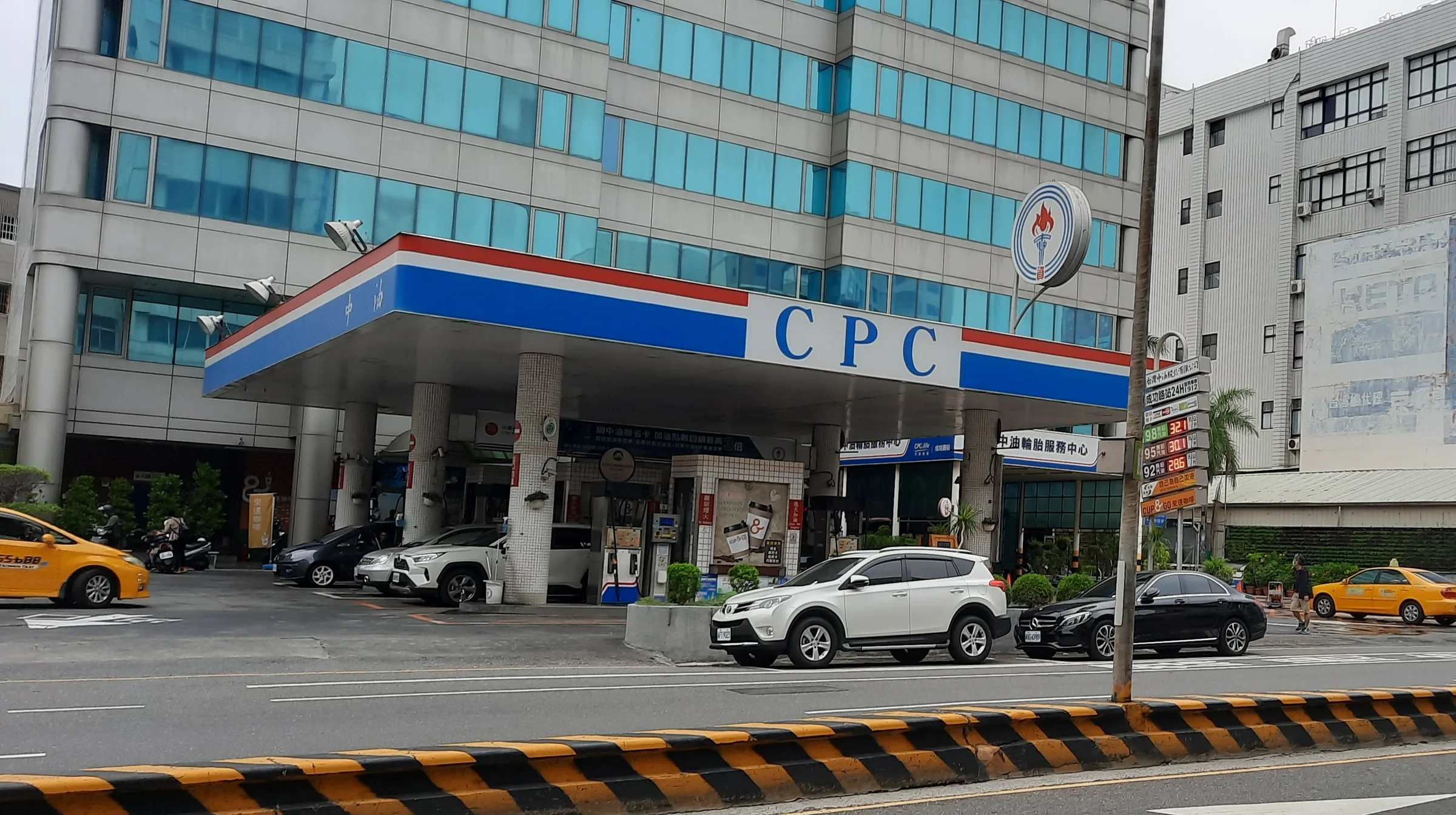 台灣油價機制與中油：省下的 36 元，先記在一家站在最前面的公司名下