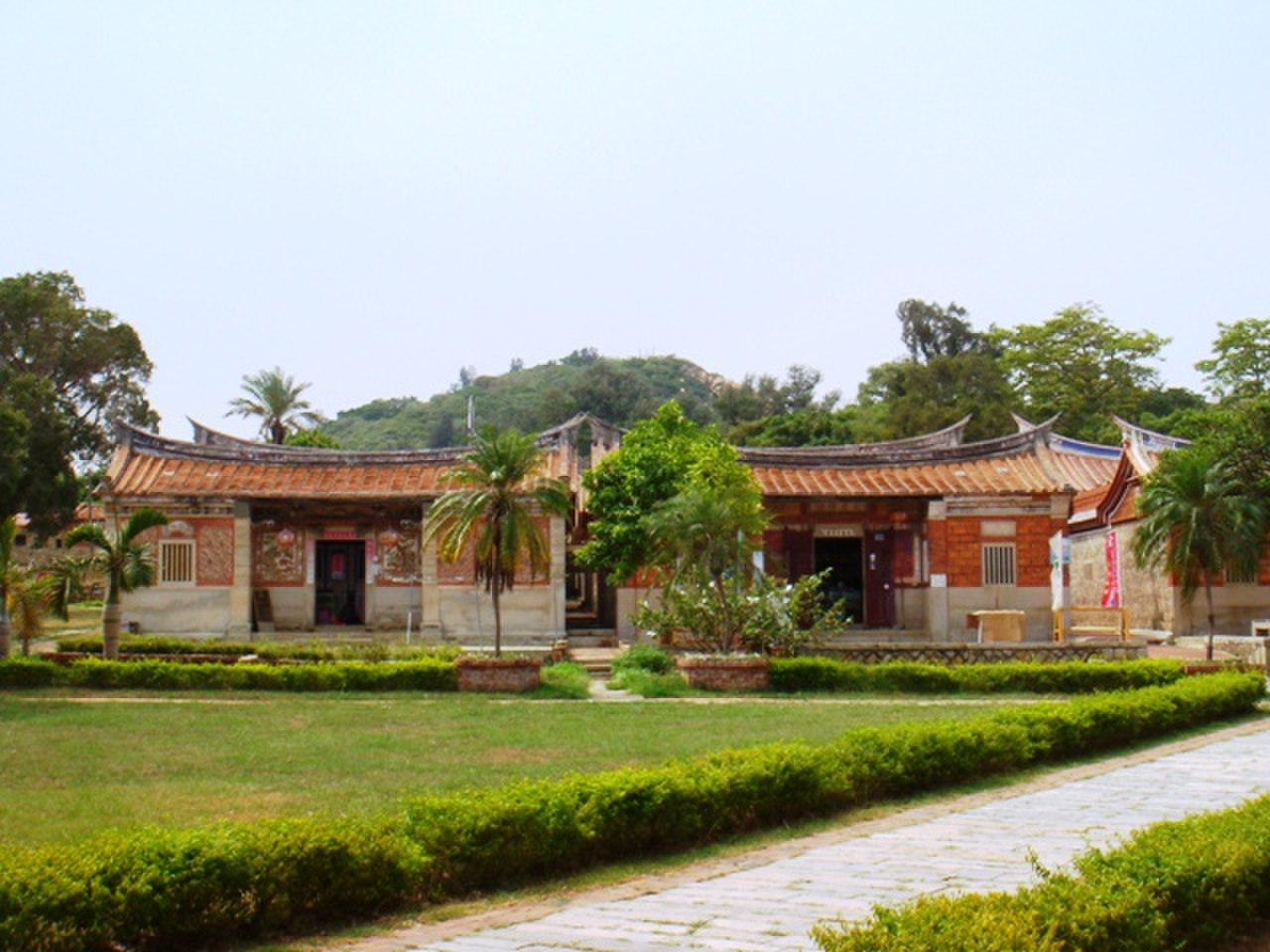 山后聚落（山后民俗文化村），金沙鎮，由山后王氏家族旅居日本後回鄉所建，閩南古厝群保存最完整的代表之一。Shoestring 2009 年攝。