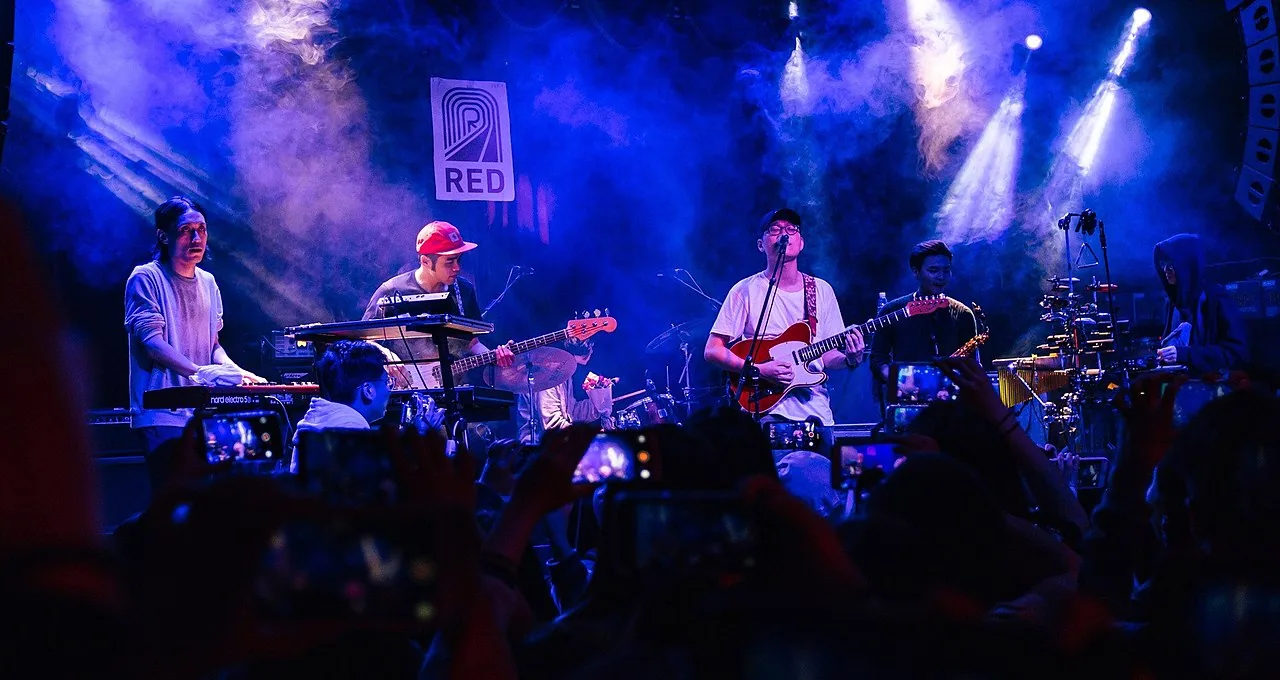 Sunset Rollercoaster: Von einem Photo Booth Hintergrund zu Coachella – 14 Jahre englischsprachiger Indie-Rock aus Taipei