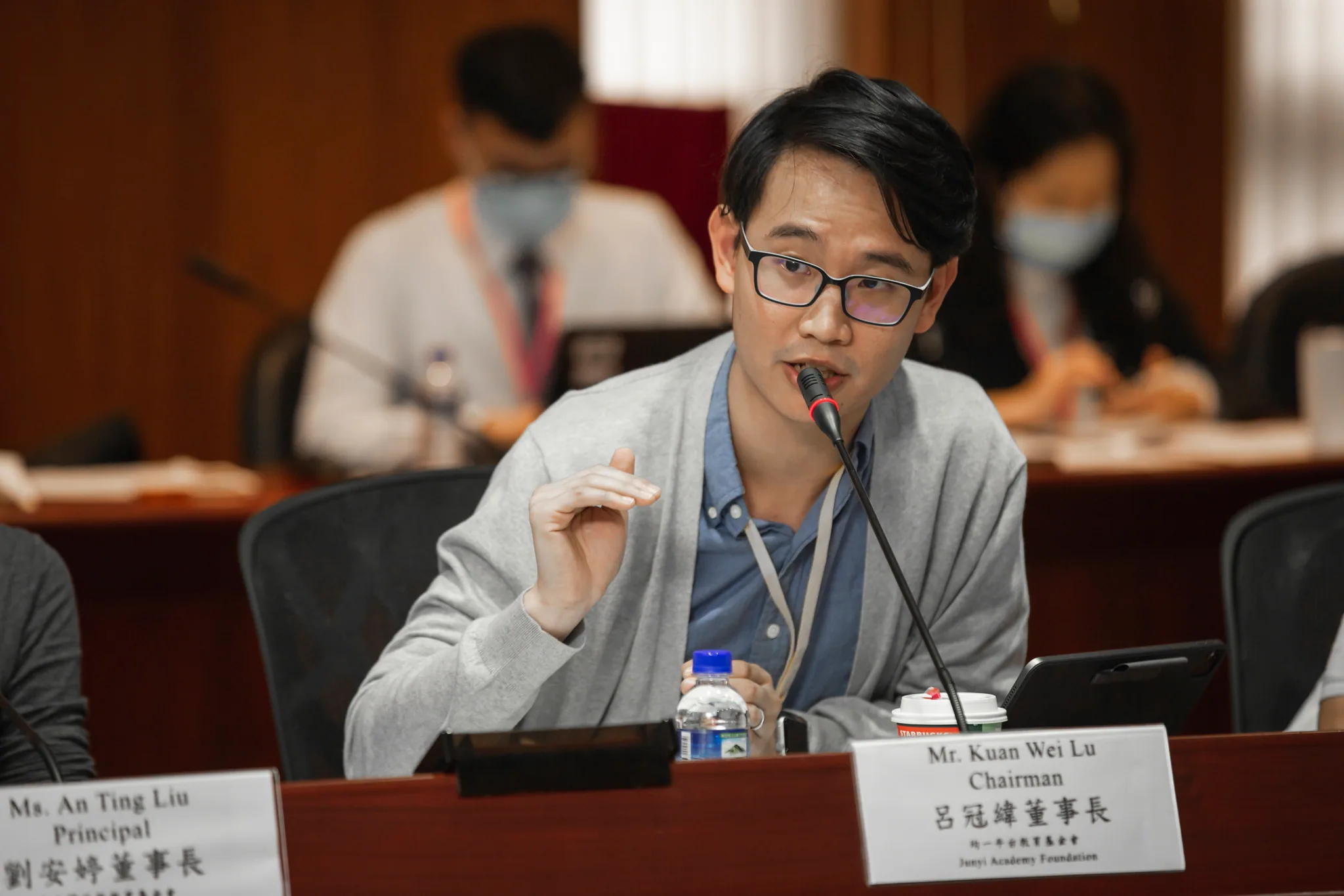 呂冠緯：考過醫師執照卻沒披上白袍，他賭一件比救人更難證明的事