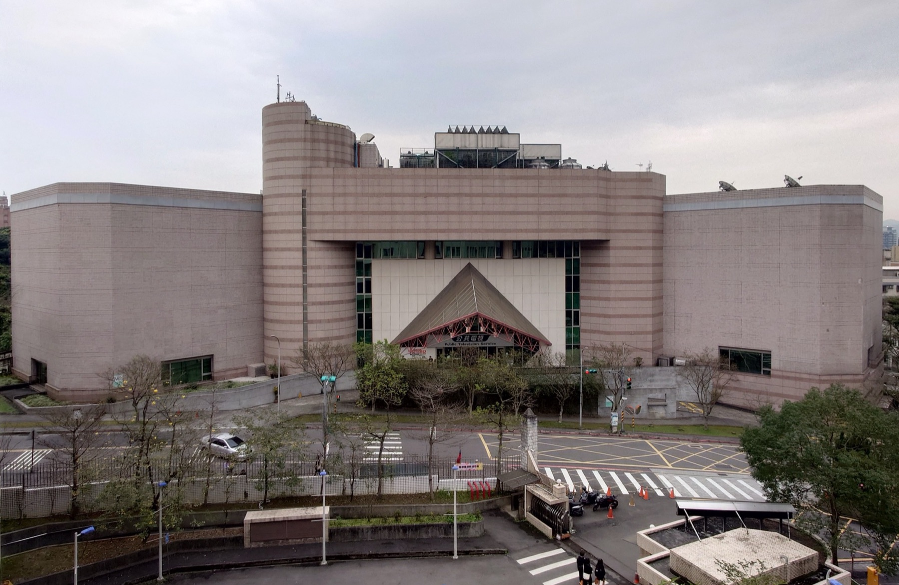 公共電視：從九億緊箍咒到議場驅逐，二十八年的獨立性還沒寫完
