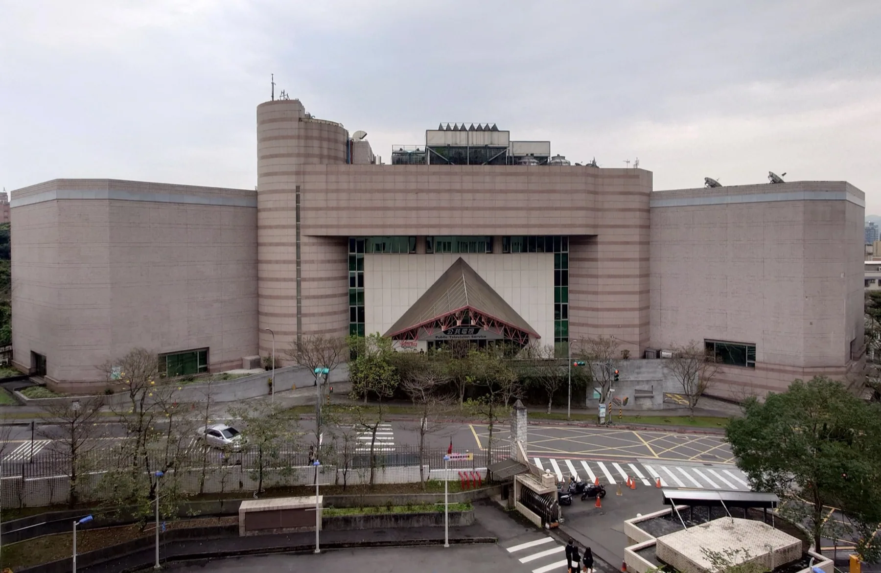 公共電視：從九億緊箍咒到議場驅逐，二十八年的獨立性還沒寫完