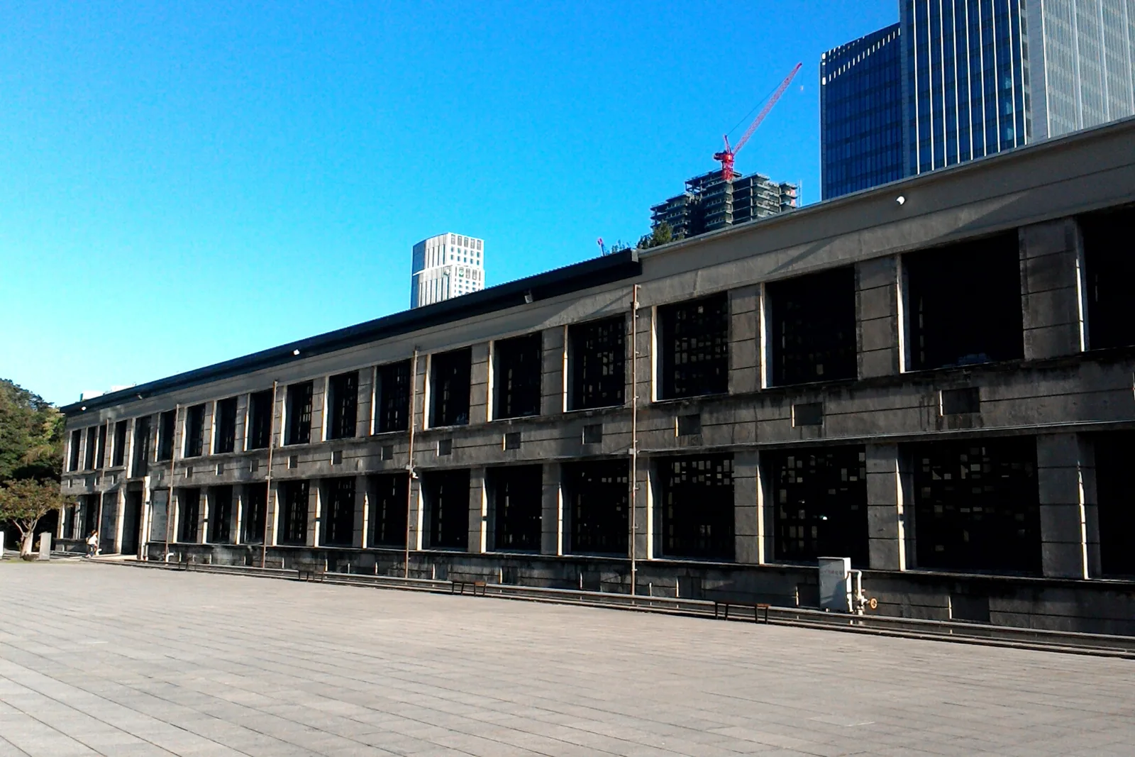 Songshan Tobacco Factory cigarette‑production plant north side, modern cigarette‑rolling factory built in 1937 by the Taiwan Governor‑General Monopoly Bureau, later became the production base of the Tobacco and Wine Monopoly