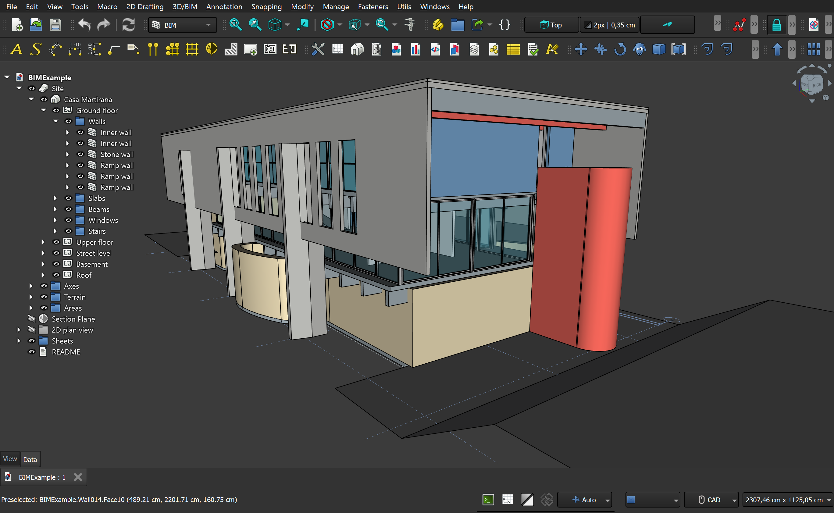 FreeCAD 1.0 開源 BIM 工作平台 dark theme 截圖,畫面中央顯示一棟示範建築物的 3D 模型,左側面板列出各專業圖層(結構、機電、外殼),底層工具列為 BIM workbench 專屬指令集,反映 BIM 把建築物資訊系統化的工程數位轉型本質